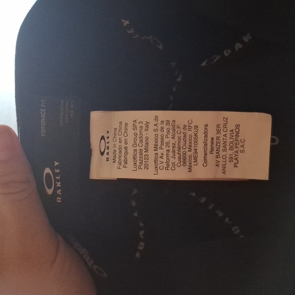 Oakley hat - Picture 4 of 4